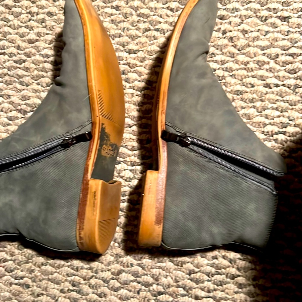Men’s Madden Zip Up Grey Suede Chelsea Boots.